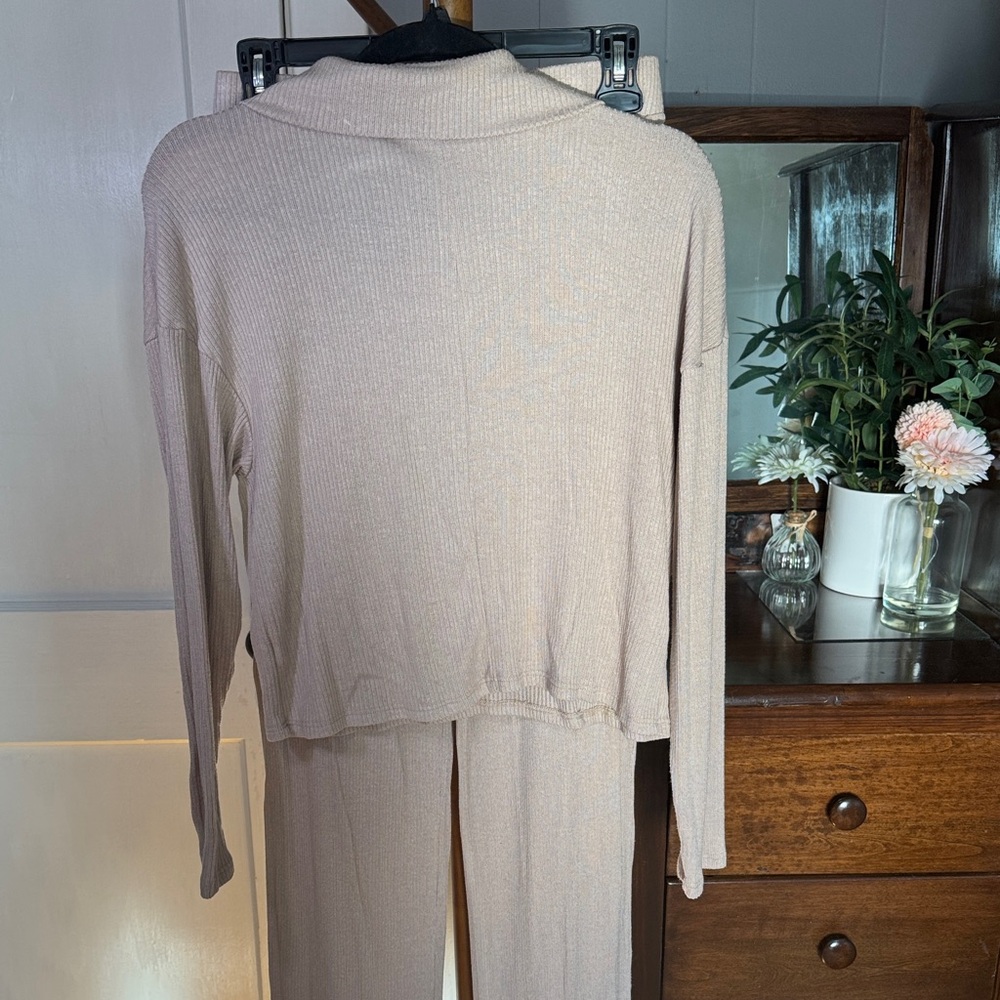 🤎 Kali Fashions Ribbed Knit Lounge Set — Estimated Size S/M - Picture 6 of 6